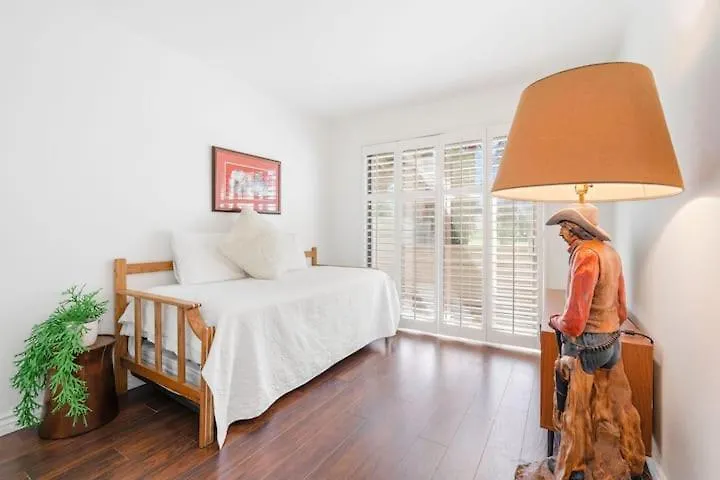 Modern Palm Springs Escape! Apartment 0*,