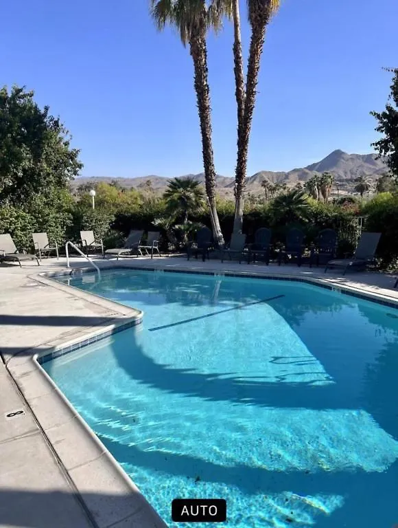 Modern Palm Springs Escape! Apartment